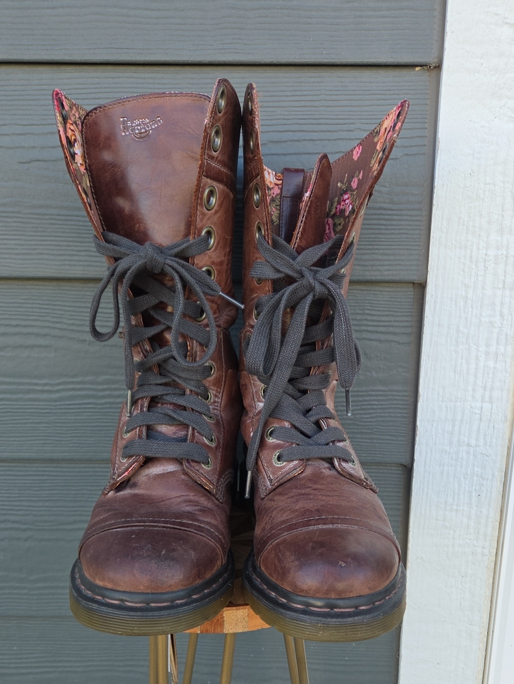 Dr. Martens RARE, Yuba Brown Lace-Up Boots with Floral Cuff - Picture 6 of 14
